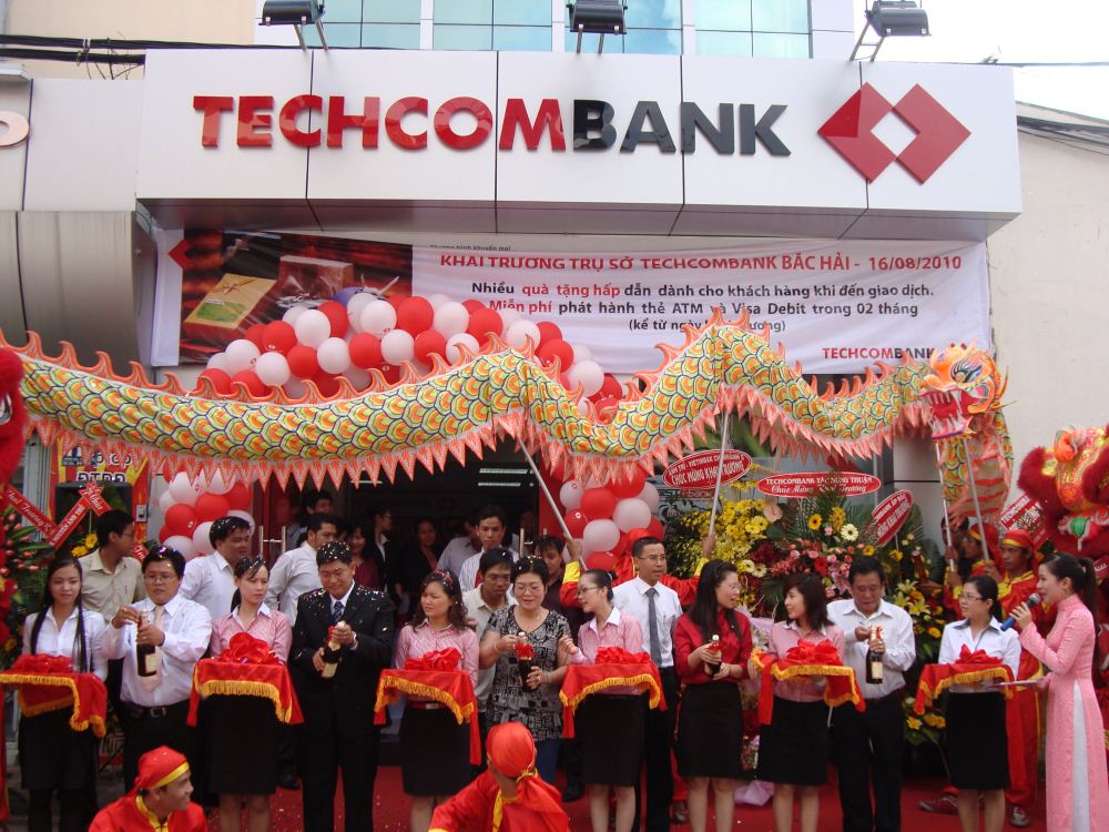 ngân hàng techcombank cần thuê